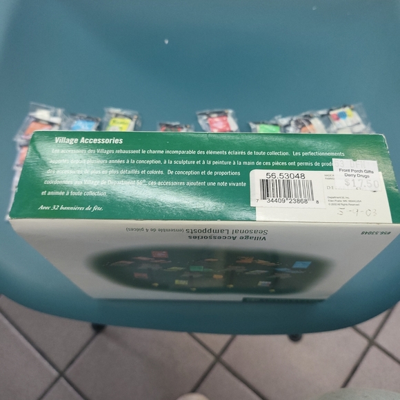 2003 Department 56 Village Accessories Seasonal Lampposts Banner Flags Only! - Picture 4 of 12